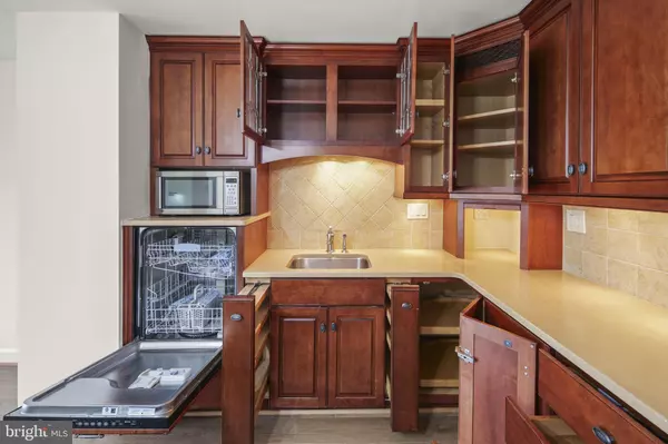 Mclean, VA 22102,8340 GREENSBORO DR #302