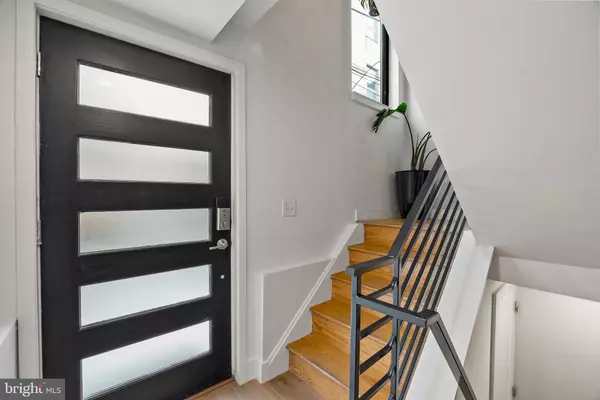 Philadelphia, PA 19123,858 N LEITHGOW ST