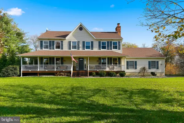 8 CRAIG DR, Columbus, NJ 08022