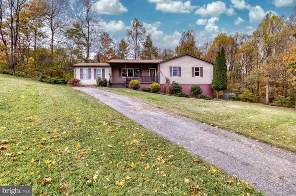 7 RED HAVEN LN, Chester Gap, VA 22623