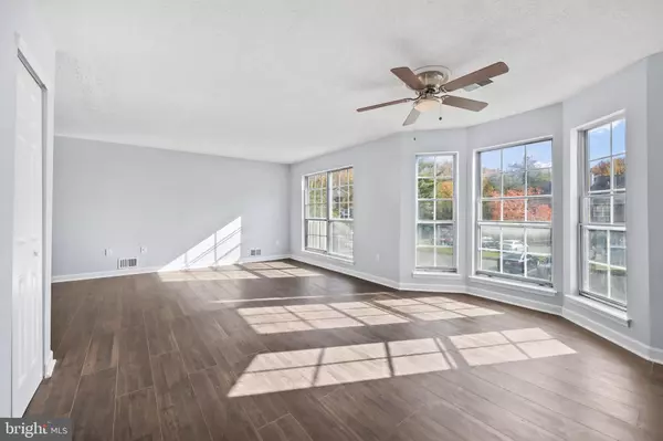 Hamilton, NJ 08619,27 VERSAILLES CT