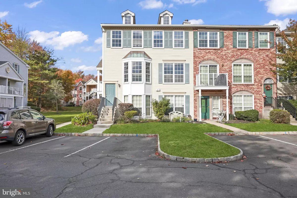 Hamilton, NJ 08619,27 VERSAILLES CT