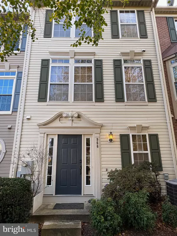 966 HARRISON CIR, Alexandria, VA 22304