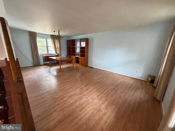 Philadelphia, PA 19116,15162 WAYSIDE RD