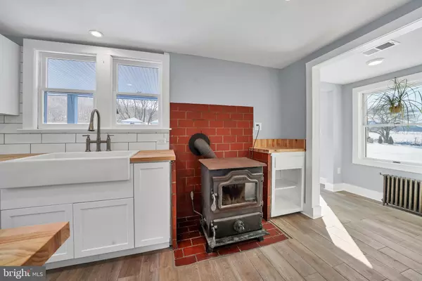 Asbury, NJ 07882,89 ASBURY BROADWAY RD