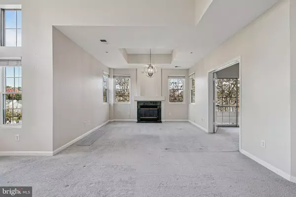 Fairfax, VA 22033,4225 MOZART BRIGADE LN #94