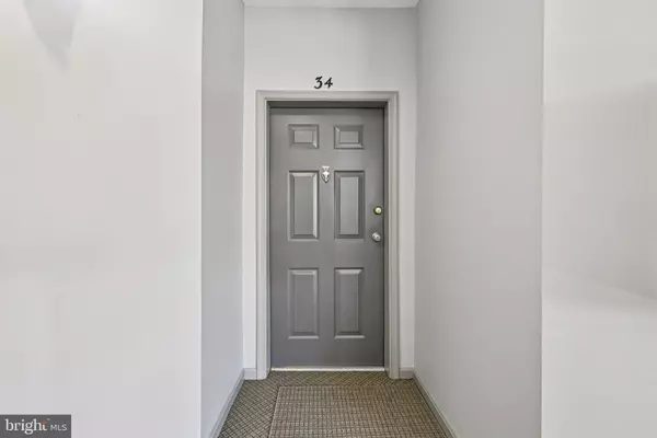 Fairfax, VA 22033,4225 MOZART BRIGADE LN #94