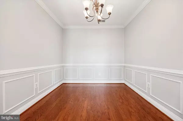 Rockville, MD 20850,802 GRAND CHAMPION DR #11-303