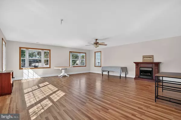 Chincoteague Island, VA 23336,6045 TARR ST