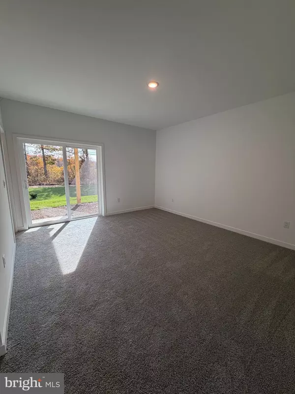 Berlin, NJ 08009,61 BASSWOOD ST