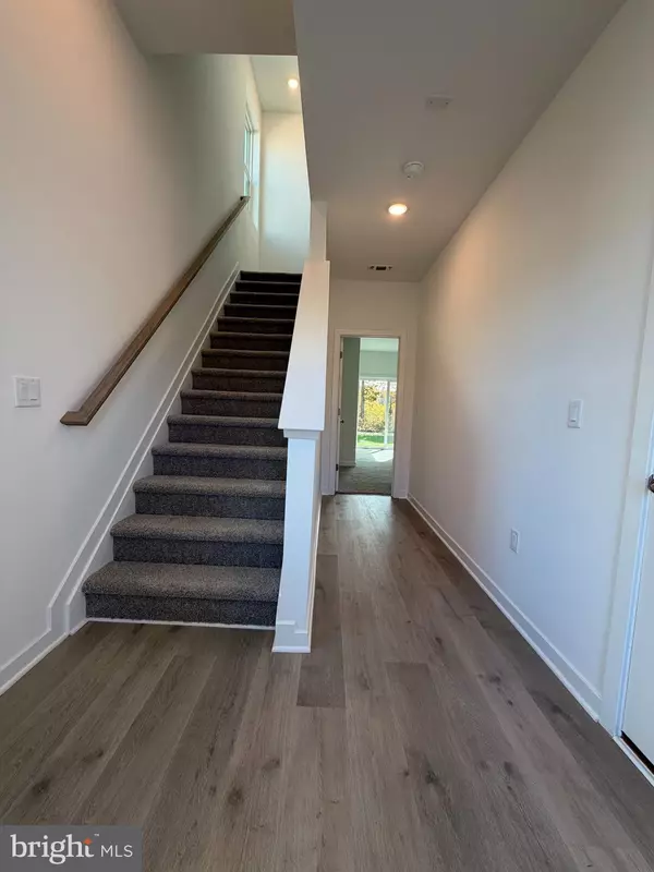 Berlin, NJ 08009,61 BASSWOOD ST