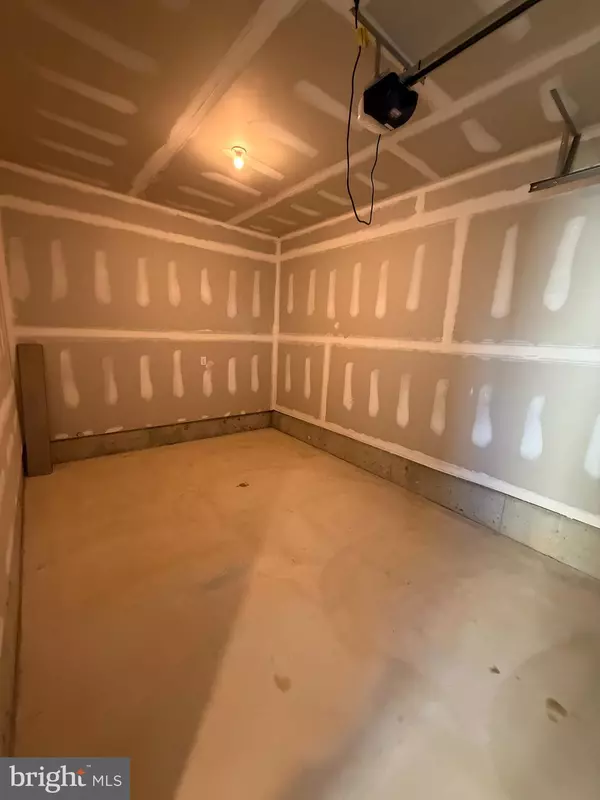 Berlin, NJ 08009,61 BASSWOOD ST