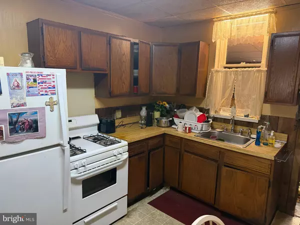 Philadelphia, PA 19134,827 E CORNWALL ST