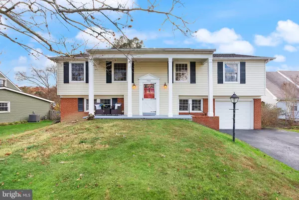 7322 WICKFORD DR, Alexandria, VA 22315
