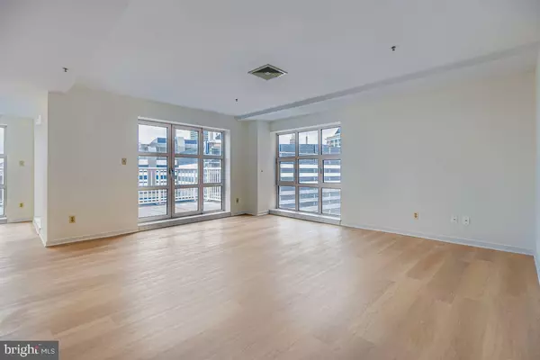 Baltimore, MD 21202,250 PRESIDENT ST #413