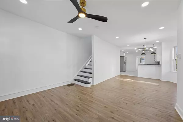 Holmes, PA 19043,211 CEDAR AVE