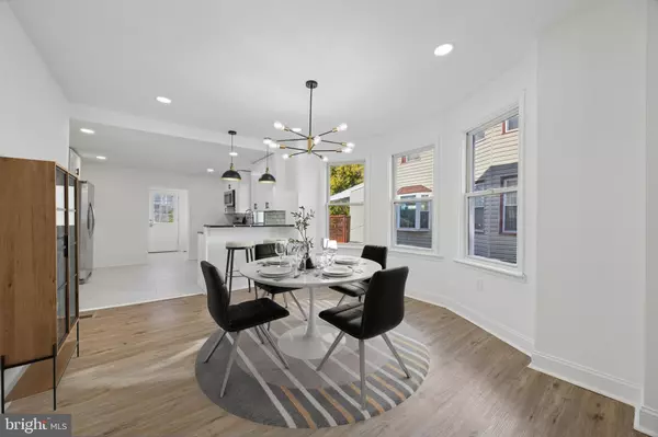 Holmes, PA 19043,211 CEDAR AVE