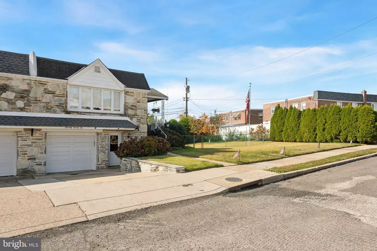 Philadelphia, PA 19128,7026 CREASE LN