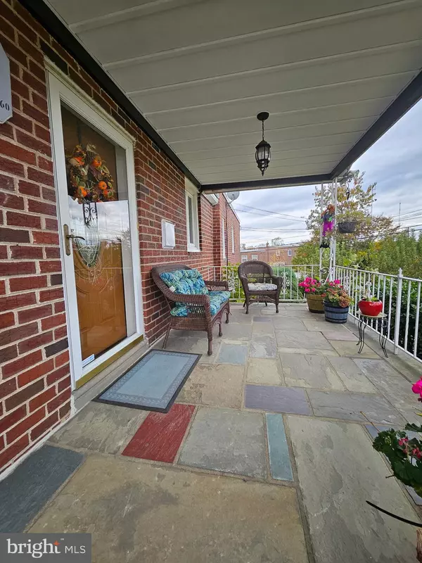 Philadelphia, PA 19128,7026 CREASE LN