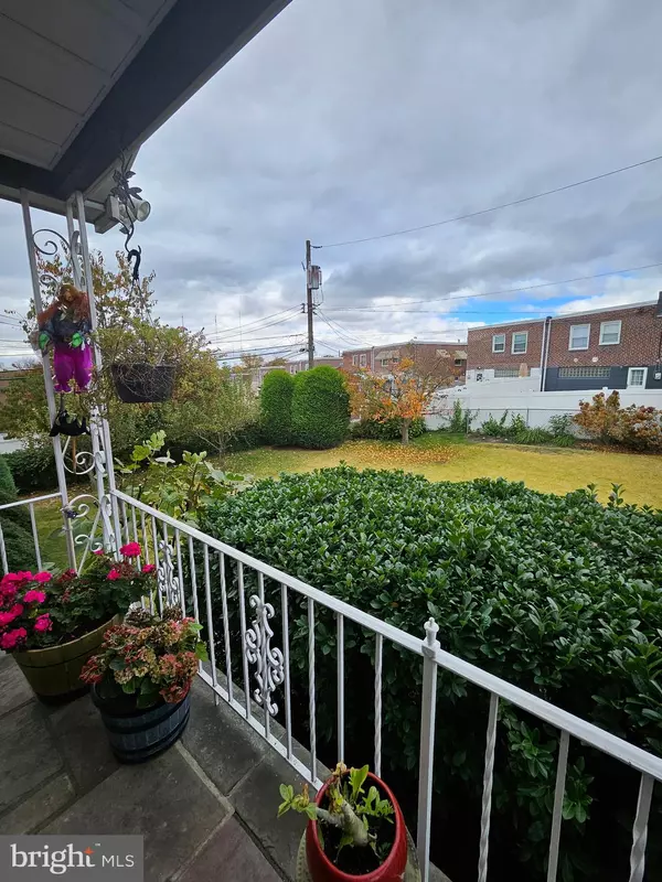 Philadelphia, PA 19128,7026 CREASE LN