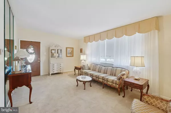 Philadelphia, PA 19128,7026 CREASE LN