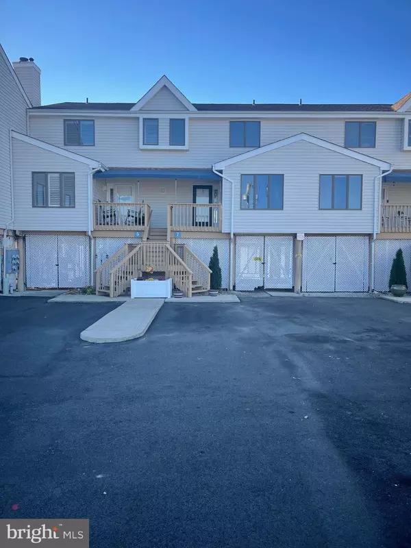 Tuckerton, NJ 08087,7 W PLAYHOUSE DR