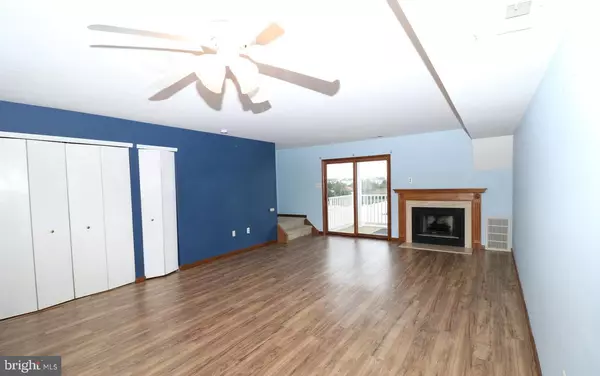 Tuckerton, NJ 08087,7 W PLAYHOUSE DR