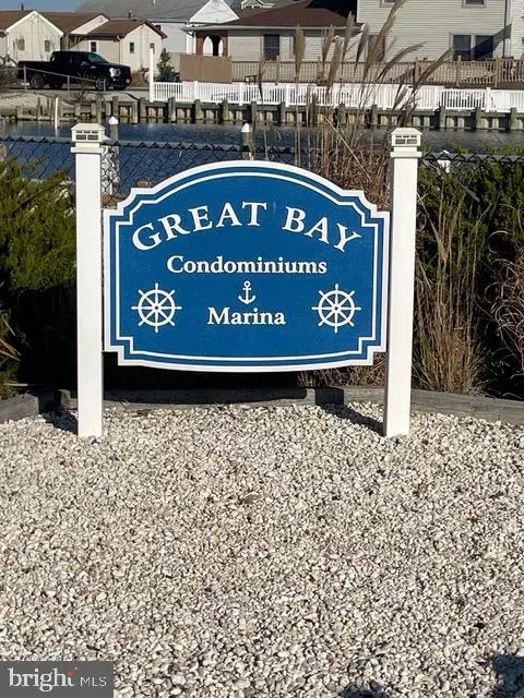 Tuckerton, NJ 08087,7 W PLAYHOUSE DR