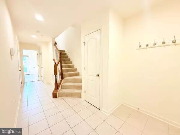 Laurel, MD 20723,9918 VEILED DAWN