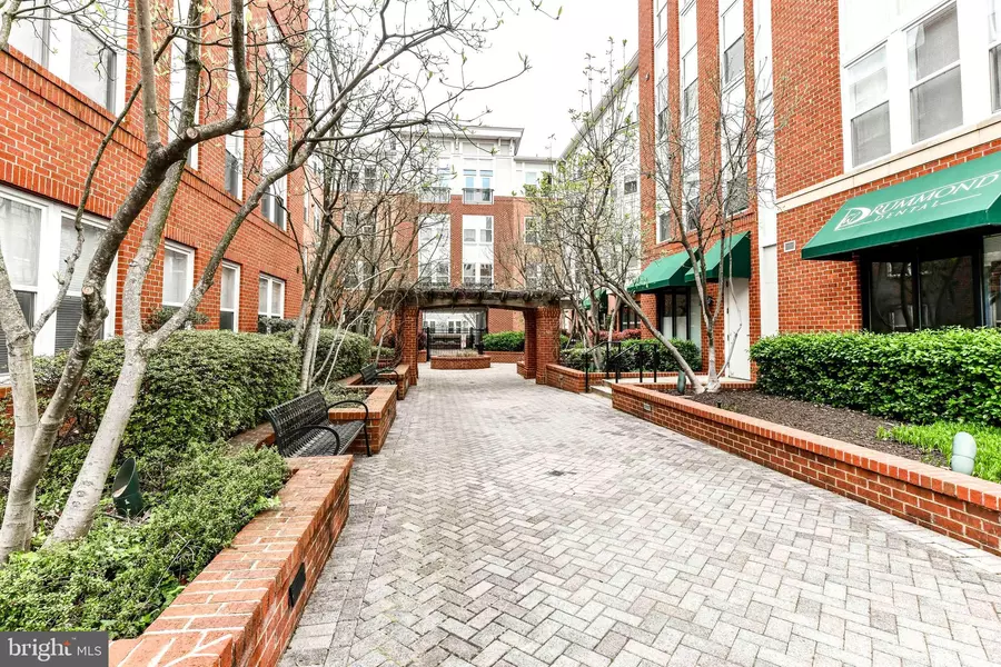 2665 PROSPERITY AVE #240, Fairfax, VA 22031