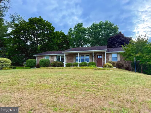 Carlisle, PA 17013,240 HARVEST DRIVE