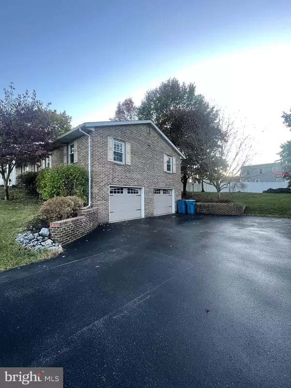 Carlisle, PA 17013,240 HARVEST DRIVE