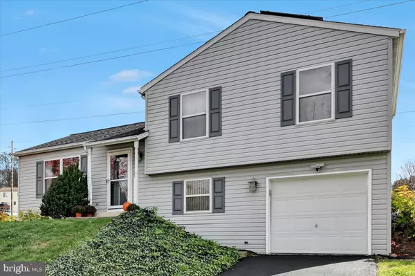 3 FAWNWOOD DR, Lebanon, PA 17046