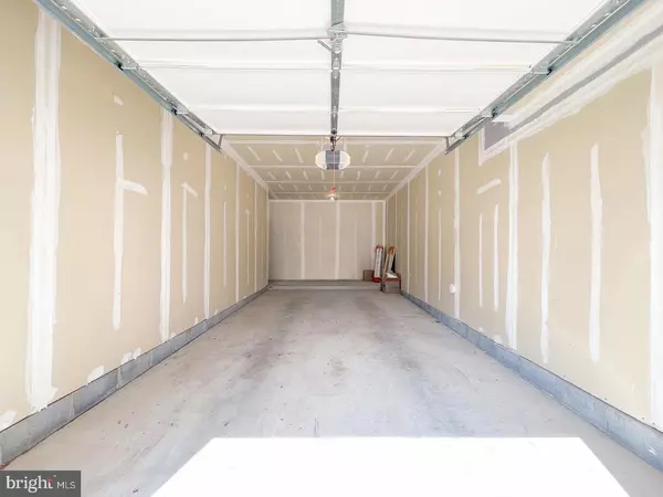 Odenton, MD 21113,8612 FLUTTERING LEAF TRL #203