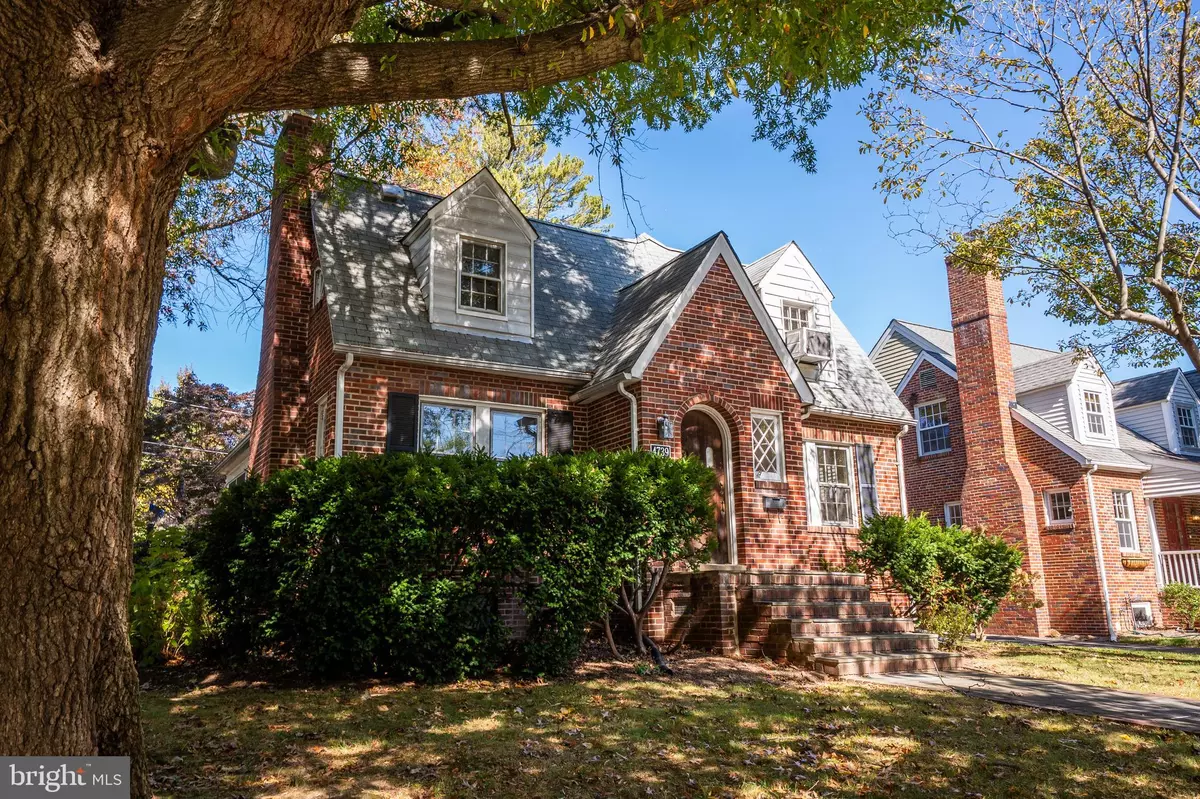 Arlington, VA 22205,4739 16TH ST N