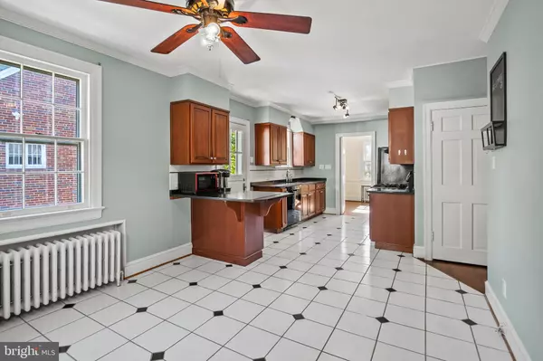 Arlington, VA 22205,4739 16TH ST N