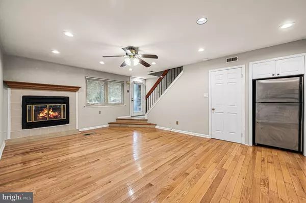 Chesterbrook, PA 19087,358 NEW MARKET CT