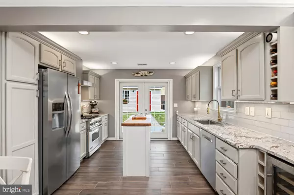 Alexandria, VA 22307,6809 DUKE DR