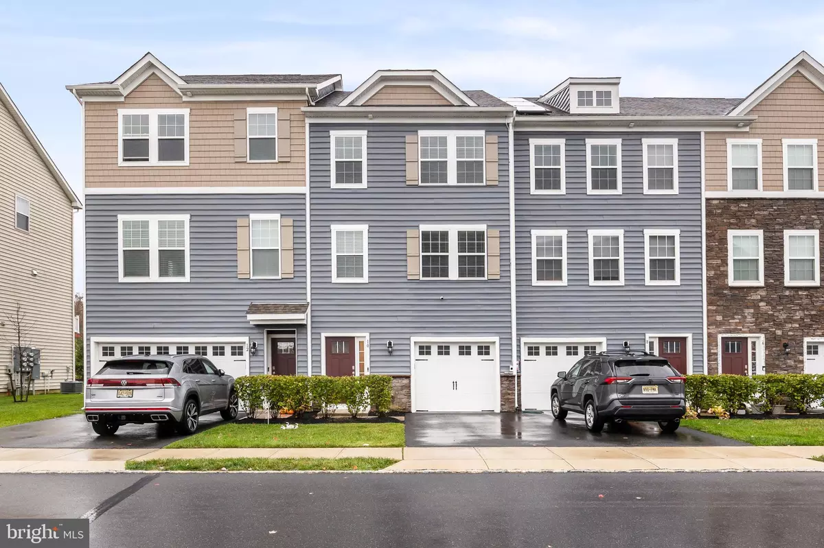 Mount Laurel, NJ 08054,10 NAPLES LN