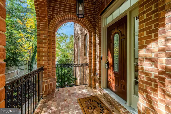 Mclean, VA 22101,6941 PINE CREST AVE