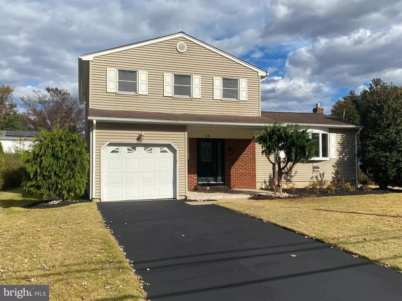 18 WOLFPACK RD, Hamilton, NJ 08619