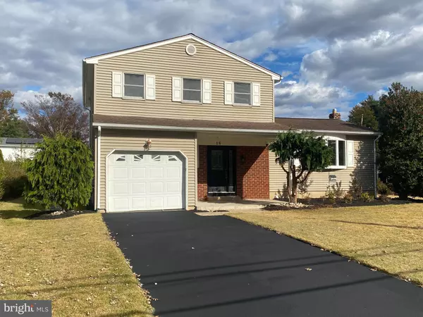 18 WOLFPACK RD, Hamilton, NJ 08619