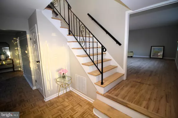 Hamilton, NJ 08619,18 WOLFPACK RD