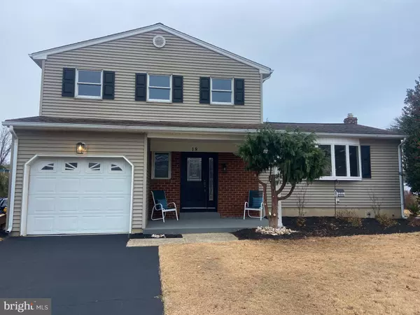 Hamilton, NJ 08619,18 WOLFPACK RD