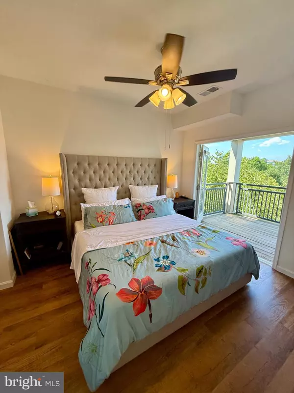 3021 NICOSH #1406, Falls Church, VA 22042