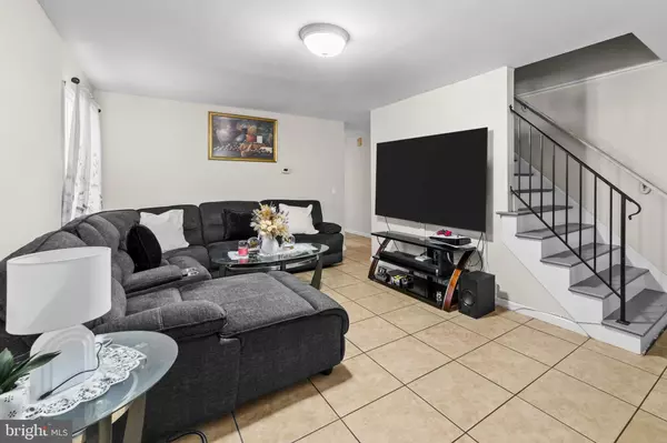 New Brunswick, NJ 08901,80-A LARCH AVE