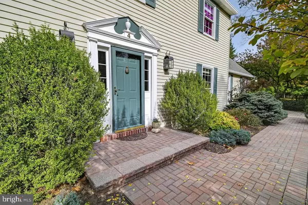 Ewing, NJ 08628,4 LOCKE CT