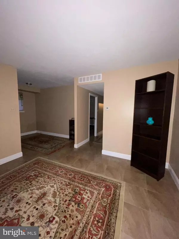 Philadelphia, PA 19115,9366 HOFF ST