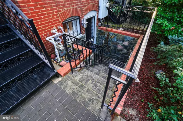 Washington, DC 20001,936 T ST NW #UNIT B