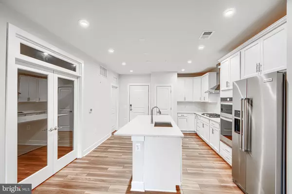 Oxon Hill, MD 20745,100 SAINT IVES PL #203